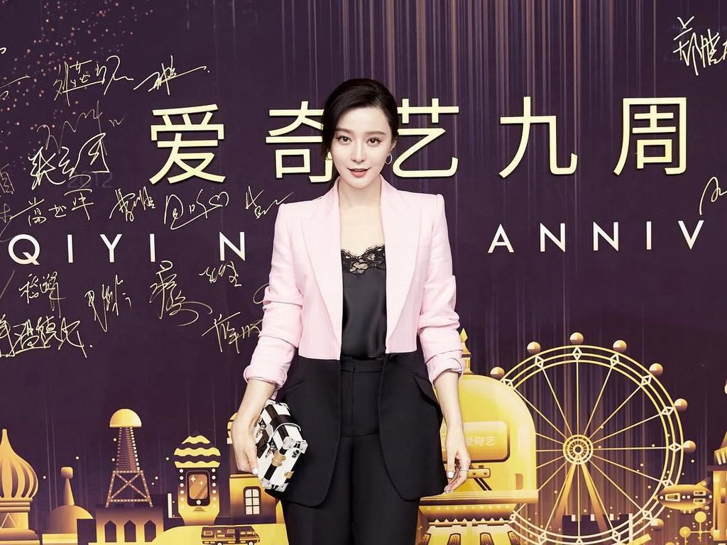 Fan Bingbing Kembali Jadi Sensasi Setelah Skandal Pajak, Kini Diduga Hamil Fan Bingbing Kembali Jadi Sensasi Setelah Skandal Pajak, Kini Diduga Hamil