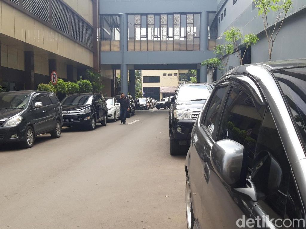 Dijadwalkan Diperiksa Kasus Rommy, Akankah Gubernur Khofifah Datang? Dijadwalkan Diperiksa Kasus Rommy, Akankah Gubernur Khofifah Datang?