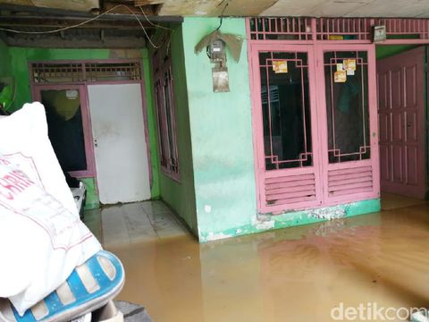 Ribuan Warga di Cawang Kebanjiran, Janji Anies soal Naturalisasi Ditagih