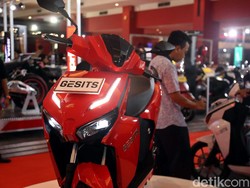 Gesits Dekati Pengemudi Ojek Online