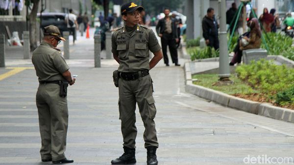 Dijaga Petugas, PKL di Trotoar Sudirman-Thamrin Libur