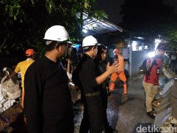 Puslabfor Olah TKP Rumah Roboh di Tanah Tinggi yang Tewaskan 3 Orang