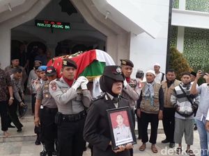 Kapolri Naikkan Pangkat Ipda Paulus yang Gugur Saat Kawal Pemilu