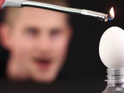 10 Percobaan Menggunakan Telur yang Bikin Berdecak Kagum