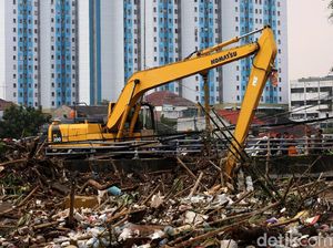 Sampah Ciliwung Masih Menumpuk, Pemerintah Putar Otak Cari Solusi