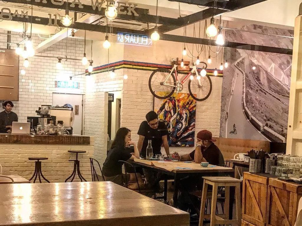 Menjelajah Kafe Instagramble Bertema Sekolahan Hingga Sepeda yang Unik