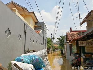 Ribuan Warga di Cawang Kebanjiran, Janji Anies soal Naturalisasi Ditagih Ribuan Warga di Cawang Kebanjiran, Janji Anies soal Naturalisasi Ditagih