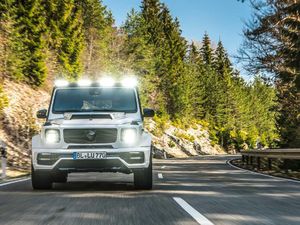 Mobil Pengawal Presiden Berkelir Putih