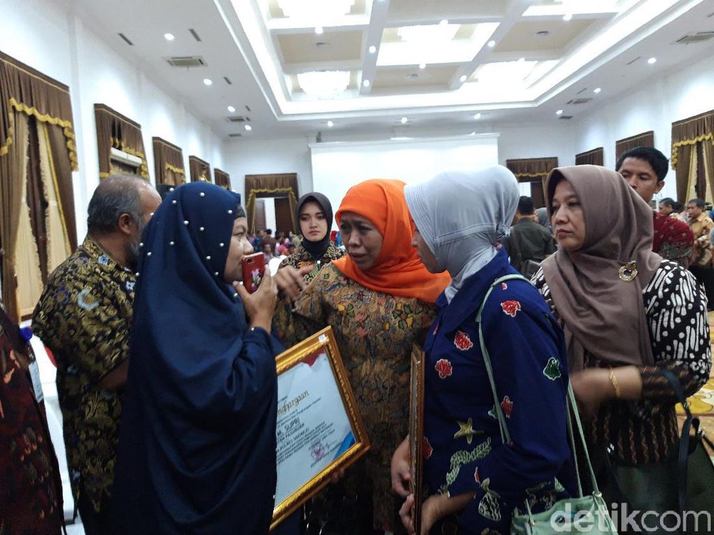 Pemprov Jatim Santuni Keluarga 53 Petugas Pemilu yang Meninggal Pemprov Jatim Santuni Keluarga 53 Petugas Pemilu yang Meninggal