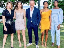 Daniel Craig dan Ana De Armas Diarahkan Pelatih Keintiman di Bond 25