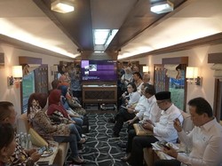 Sri Mulyani hingga Ridwan Kamil Naik Kereta ke Garut