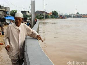 Penampakan Ketinggian Banjir di Sungai Ciliwung