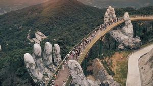 Potret Jembatan Emas Vietnam yang Mengagumkan