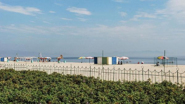 Foto: Mengintip Pantainya Orang Korea Utara