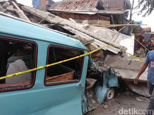 Tragedi Rumah Ambruk di Tanah Tinggi Tragedi Rumah Ambruk di Tanah Tinggi