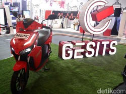 Pejabat yang Naksir Motor Gesits dari Jokowi sampai Bamsoet