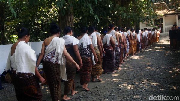 Melihat Ritual Unggahan Masyarakat Adat Bonokeling