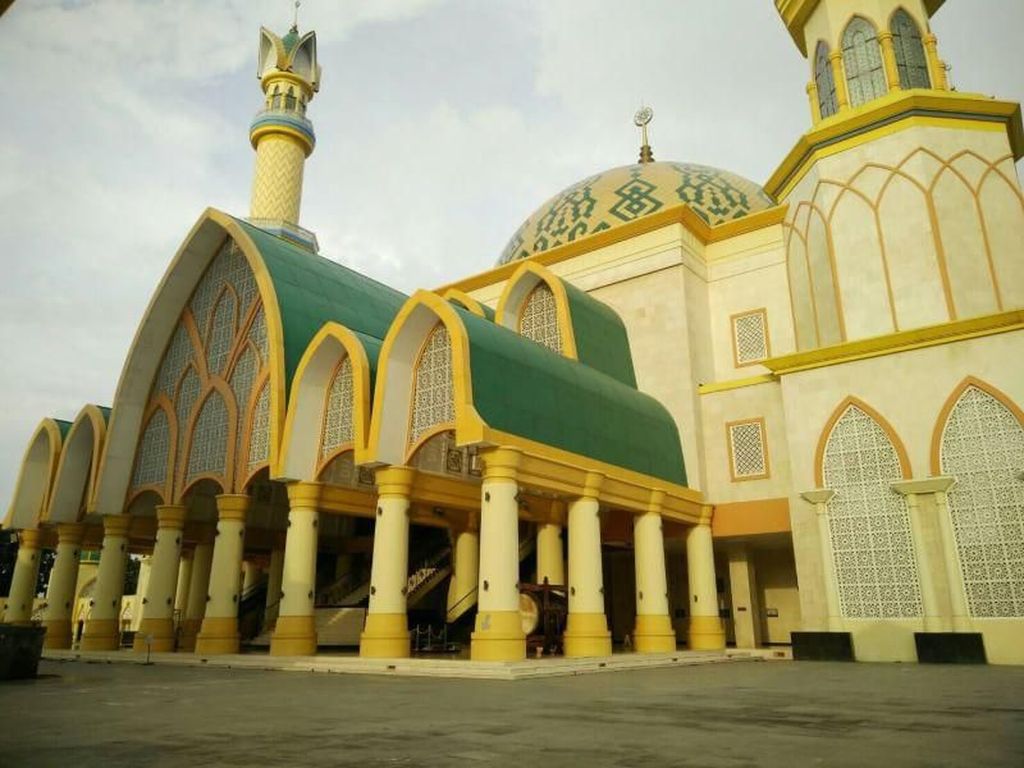 Wisata Religi di Lombok, Kunjungi Masjid Hubbul Wathan Wisata Religi di Lombok, Kunjungi Masjid Hubbul Wathan