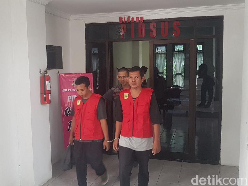 Terdakwa Pungli Jenazah Tsunami di RSDP Serang Ngaku Disuruh Atasan Terdakwa Pungli Jenazah Tsunami di RSDP Serang Ngaku Disuruh Atasan