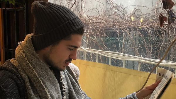 Pria Asal Turki yang Cium Ayu Ting Ting Ini Ternyata Penikmat Kopi