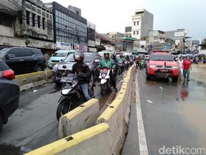 Sempat Ditutup karena Banjir, Jalan Jatinegara Barat Dibuka Lagi Sempat Ditutup karena Banjir, Jalan Jatinegara Barat Dibuka Lagi