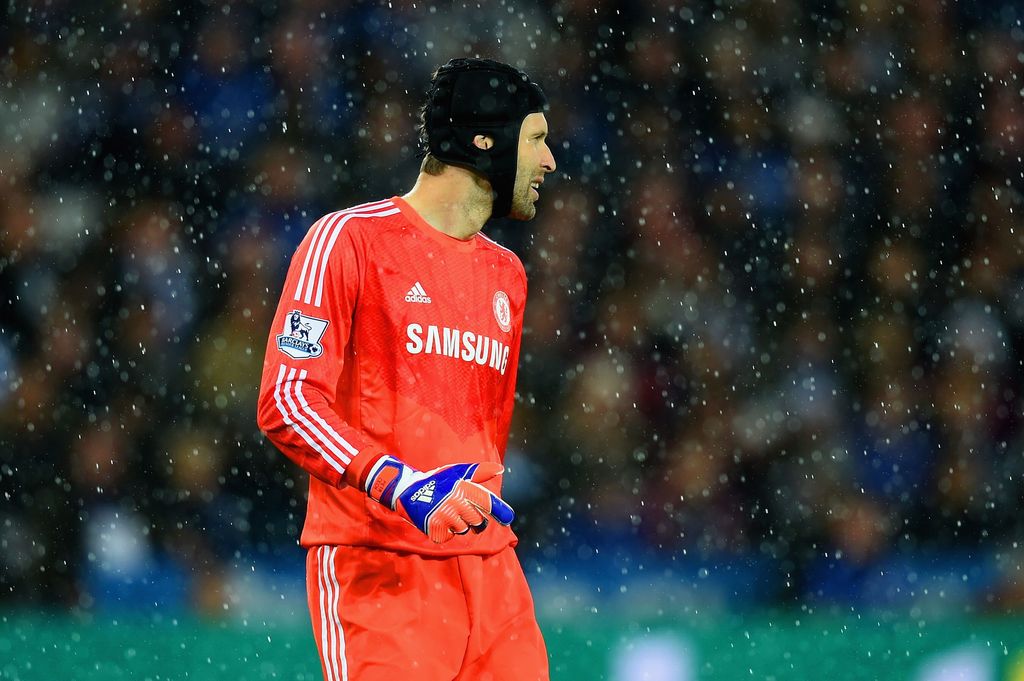 LEICESTER, ENGLAND - APRIL 29: Petr Cech of Chelsea looks on through the rain during the Barclays Premier League match between Leicester City and Chelsea at The King Power Stadium on April 29, 2015 in Leicester, England.  (Photo by Michael Regan/Getty Images)