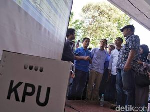 Pantau Rekapitulasi Suara di Surabaya, Sandiaga Diteriaki Pak Wapres