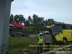 Tukang Babat Rumput Tewas Ditabrak Bus di Tol Palikanci