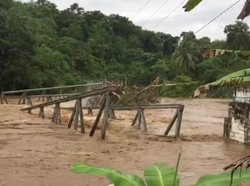 Jembatan Empat Lawang Putus, Gubernur Sumsel Upayakan Jembatan Darurat