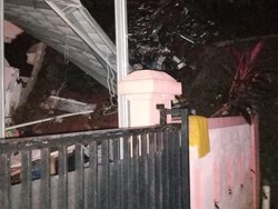 Sebuah Rumah di Ciputat Tertimbun Longsor, Balita Tewas