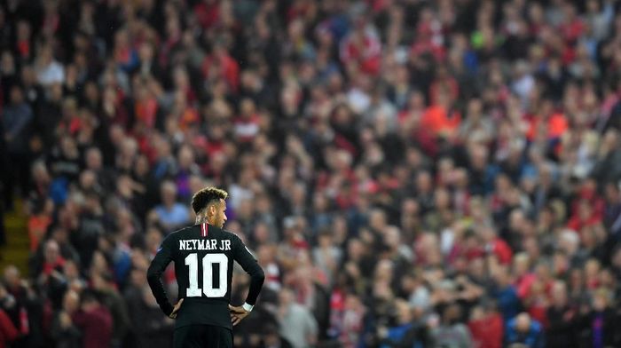 Neymar diskors tiga pertandingan di fase grup Liga Champions musim depan. (Foto: Michael Regan / Getty Images)