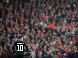 Dani Alves: Haruskah Kubertaruh Menara Eiffel Bahwa Neymar Akan Bertahan?