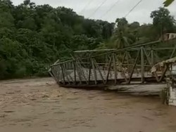 Video: Jembatan di Empat Lawang Hanyut Terseret Banjir Dahsyat