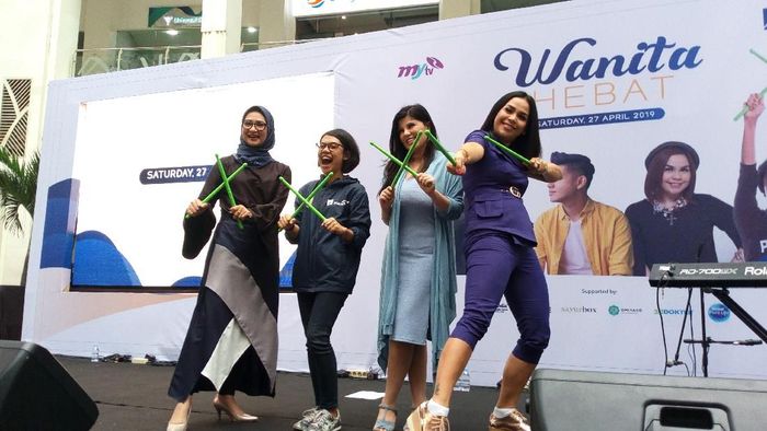 Axa Dapat Bangun Diatas Kaki Sendiri Tebar Ide Buat Nasabah Wanita