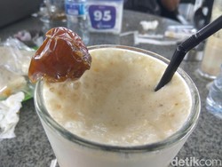 Sluurp! Segar dan Legit Jus Kurma yang Berjumlah Ganjil