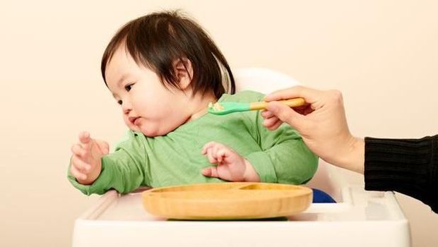 9 Ekspresi Wajah Bayi Saat Makan yang Perlu Bunda Tahu