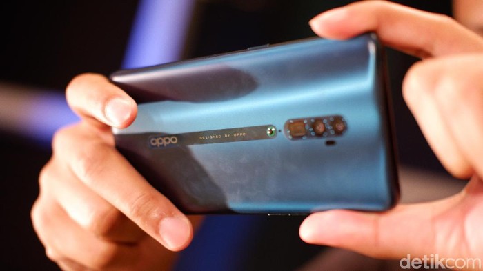 Oppo Reno yang punya kemampuan zoom 10x. Foto: Adi Fida Rahman/detikINET