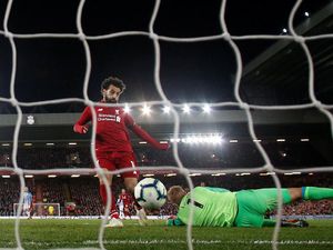 Salah Samai Torehan Fowler dan Suarez