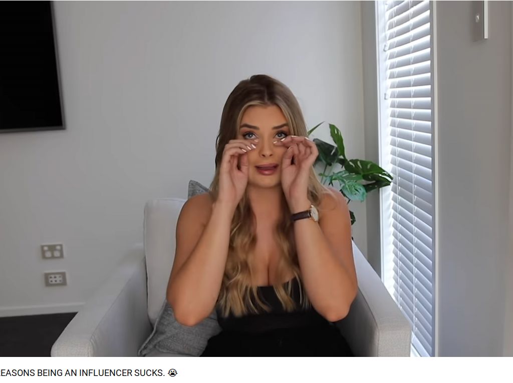 Mantan Model Playboy Ini Menangis Saat Curhat Susahnya Jadi Influencer Mantan Model Playboy Ini Menangis Saat Curhat Susahnya Jadi Influencer