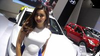 Senyum Menawan SPG Hyundai Kona