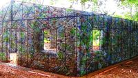 Wow! Rumah Ini Dibangun dari 14.000 Botol Plastik