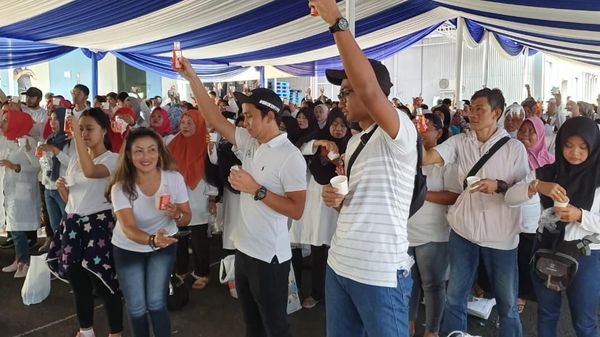 2 Ribu Warga Pecahkan Rekor MURI Lewat Kumur Bareng