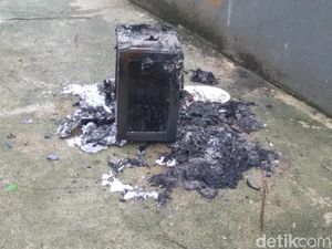 Perlengkapan Salat di Masjid Polman Sulbar Dibakar Orang Tak Dikenal