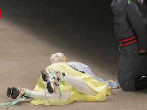 Momen Mengejutkan Saat Model Tewas Usai Jatuh di Panggung Fashion Show