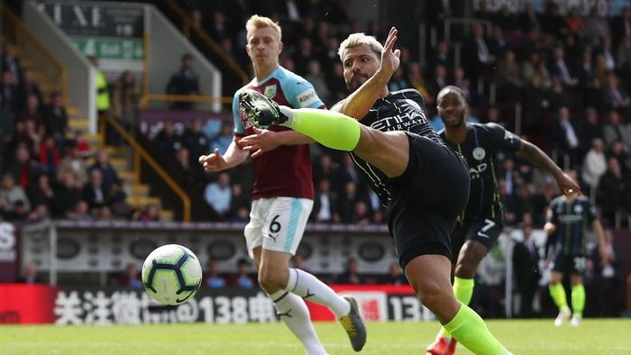 Sergio Aguero menempel Mohamed Salah di daftar top skor Liga Inggris. (Foto: Reuters/Lee Smith)