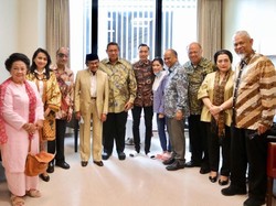BJ Habibie Jenguk Ani Yudhoyono di Singapura, Disambut SBY-Ibas