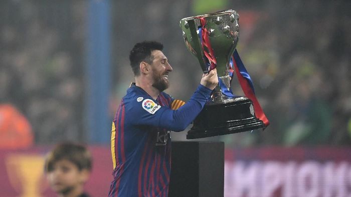 Lionel Messi raih trofi ke-34 bersama Barcelona. (Foto: David Ramos/Getty Images)
