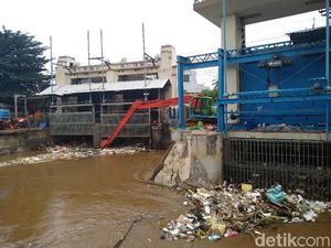 Ketinggian Air di Pintu Manggarai Turun, Warga Tetap Diimbau Waspada Ketinggian Air di Pintu Manggarai Turun, Warga Tetap Diimbau Waspada