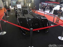 Tak Mudah Nyetir Mobil Batman