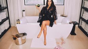 Lihat Lagi Deretan Penampilan Seksi Kourtney Kardashian di Usia 40 Tahun